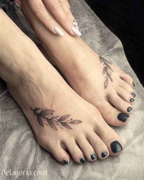 tatuajes pie mujer pequeos|Tatuajes en los pies: 57 opciones para MUJER